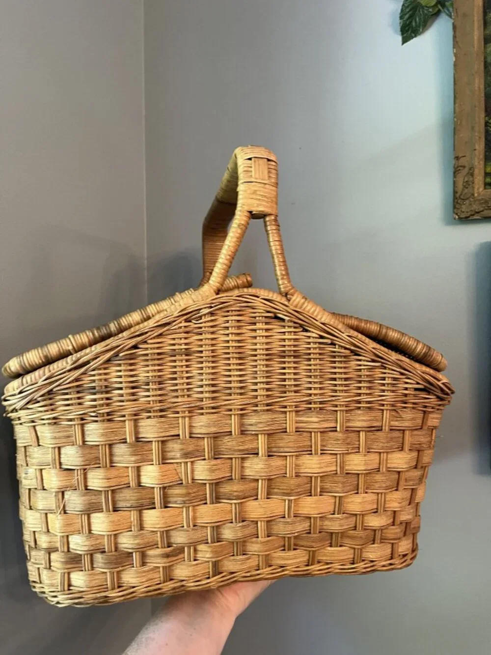 Wicker Picnic Basket Dual Hinged Lid and carrying handle Vintage